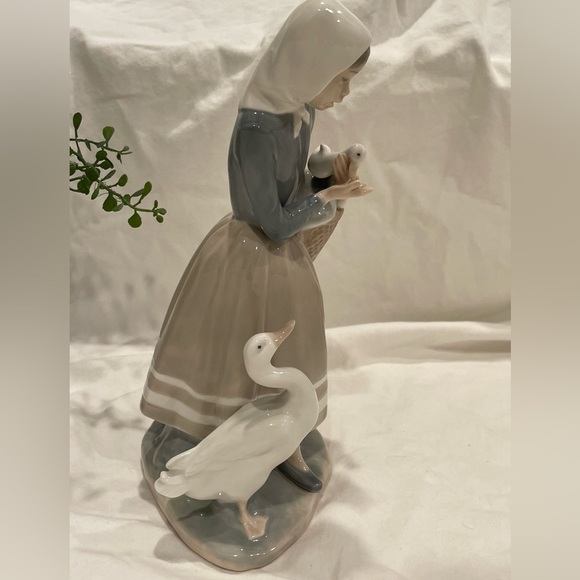 Retired Lladró “Shepherdess with Ducks”Porcelain Figurine. Shepherd Collection. - Picture 5 of 12